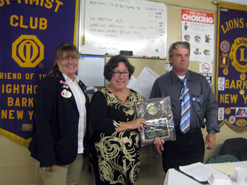 Cheryl Chunko accepts Uplinger award.